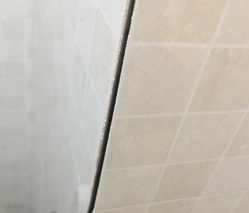 敦煌瓷砖空鼓维修公司分享阳台瓷砖脱落的修复过程可以分为以下几个步骤