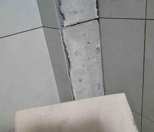 敦煌瓷砖空鼓维修公司分享下厨房瓷砖脱落的补救措施。